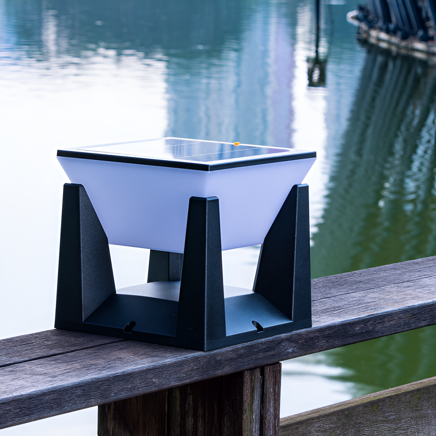 Stylish Solar Garden Pathway Light - Image 3