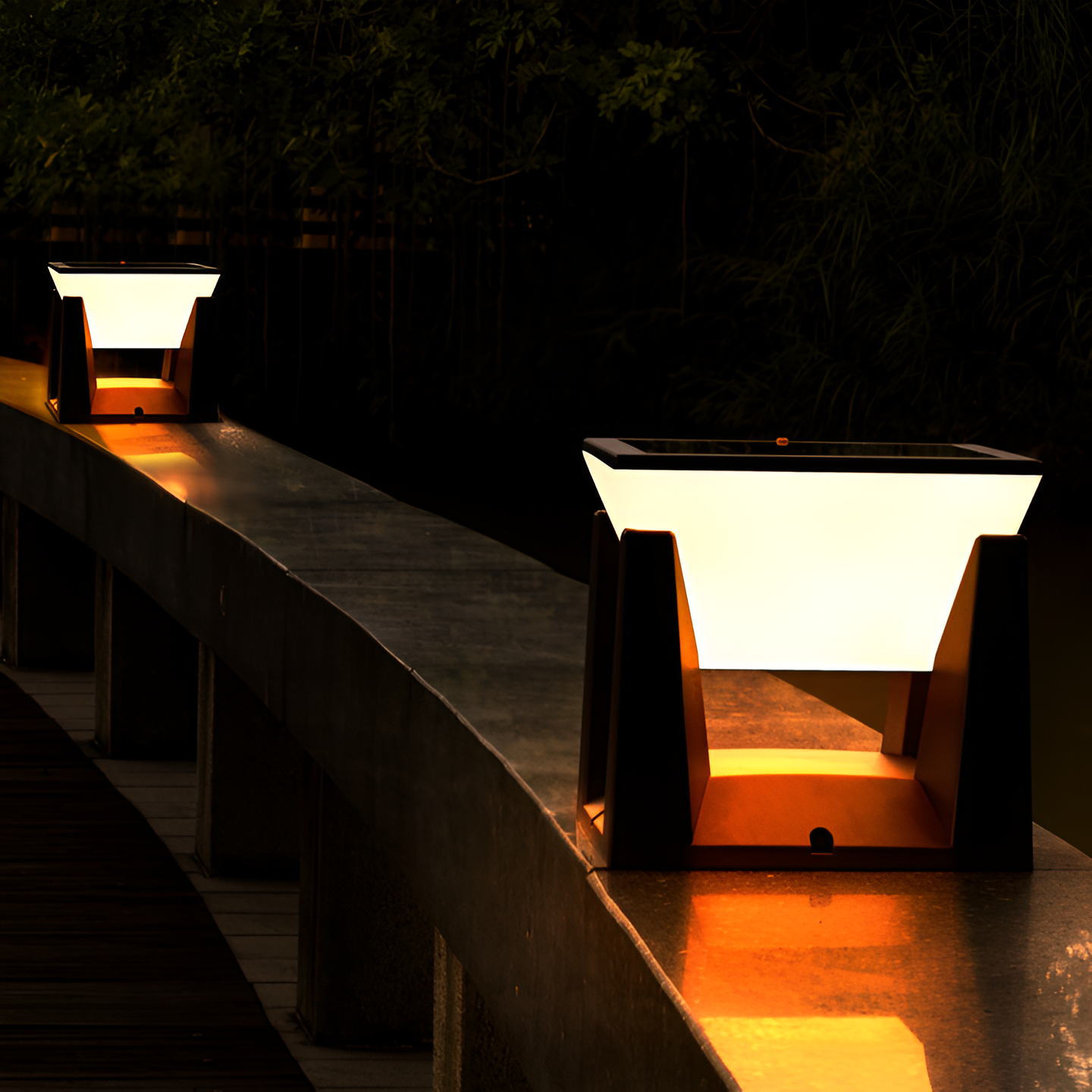 Stylish Solar Garden Pathway Light - Image 1