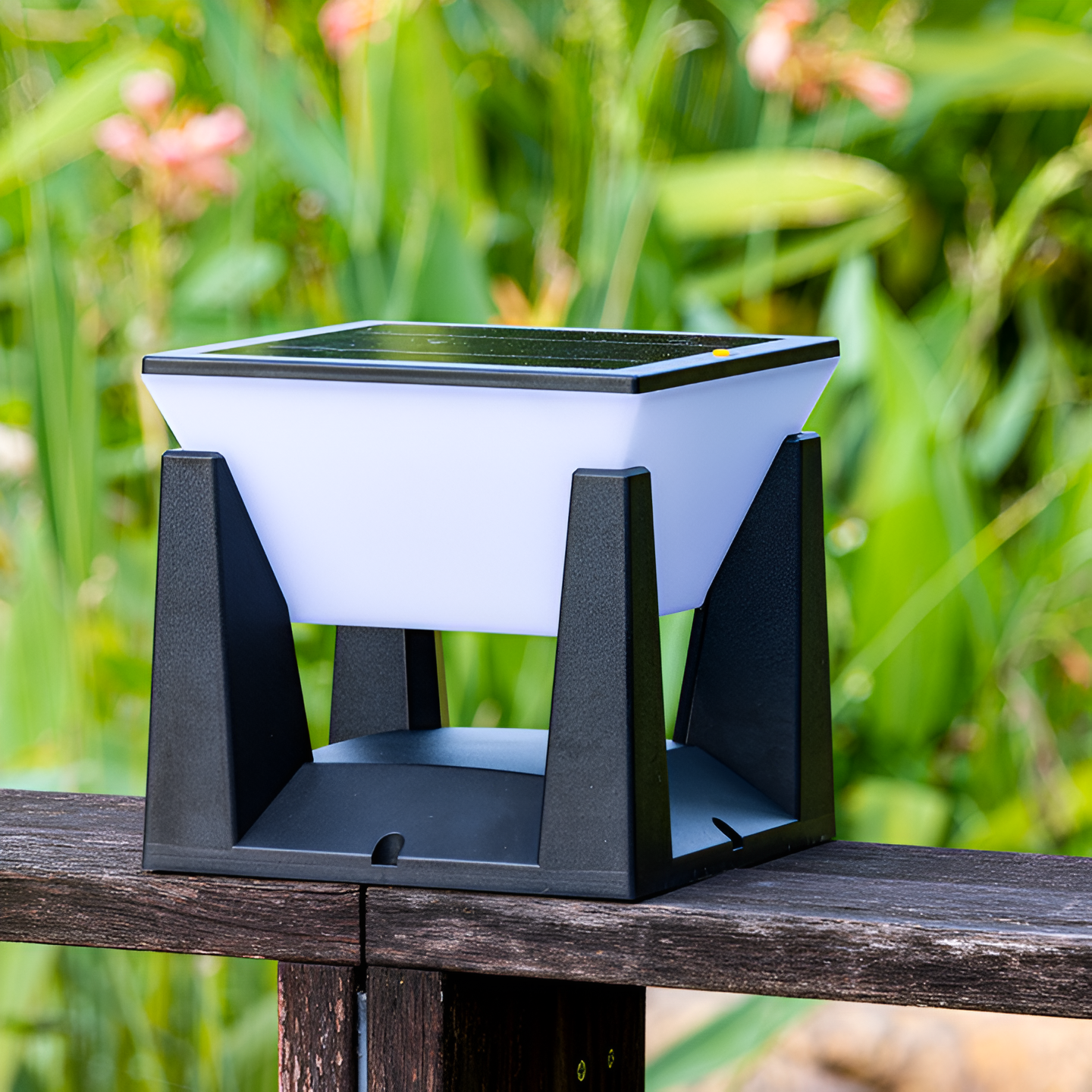 Stylish Solar Garden Pathway Light - Image 4