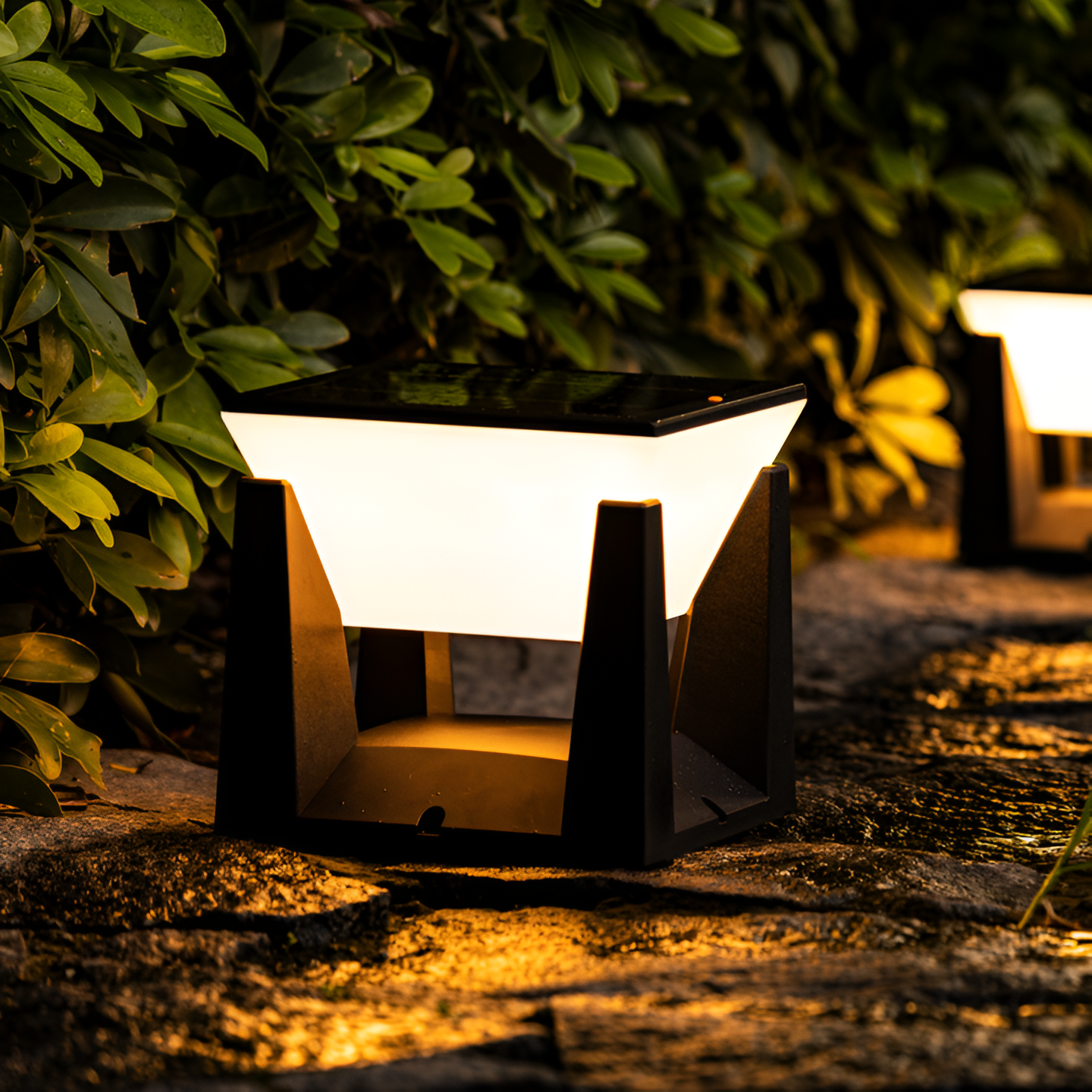 Stylish Solar Garden Pathway Light - Image 7